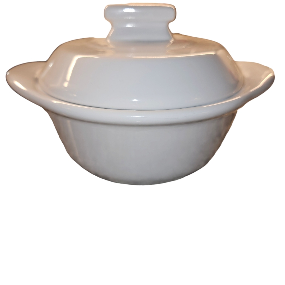 Pampered Chef small covered baker